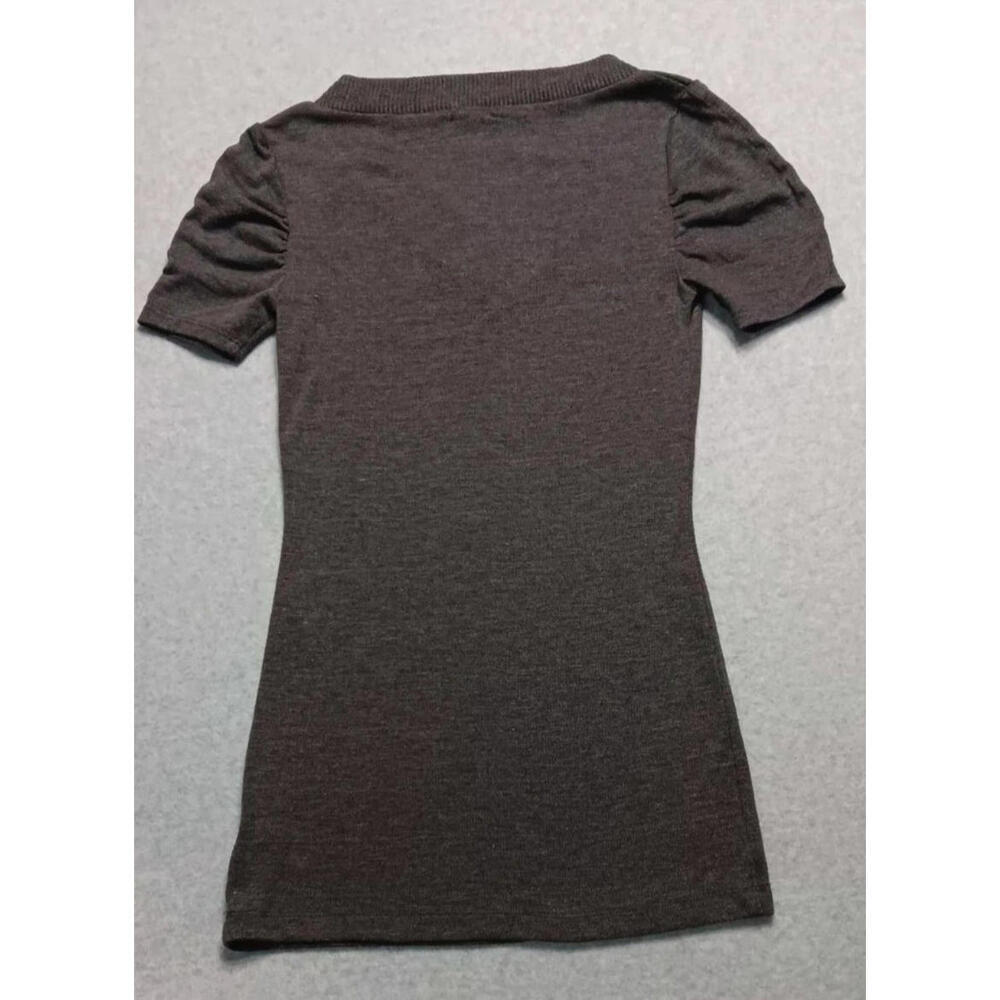 Zenana Outfitters Short Sleeve Blouse Womens Size Small Grey VNeck Scrunch Fit - Picture 10 of 10